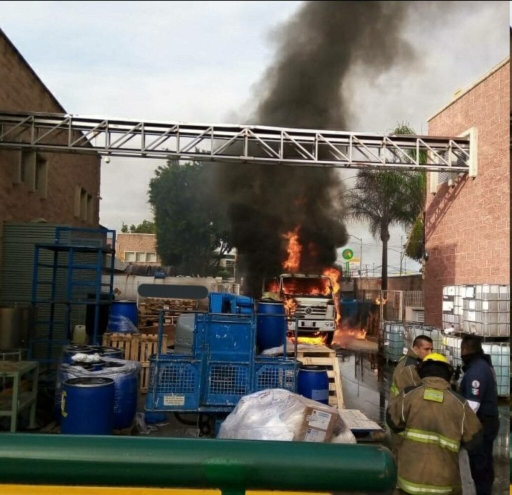 En colonia Delta, en León, se incendia pipa de gas