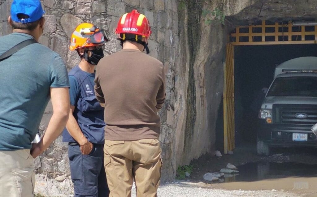 Rescatan 4 cadáveres de mina de Guanajuato.