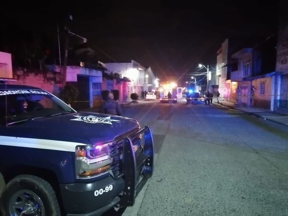 Un grupo de sicarios atacó un bar en Uruapan y dejando 2 muertos y 16 heridos.
