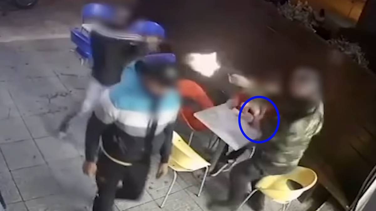 Sin soltar su helado, policía abre fuego contra unos ladrones y frustra un asalto (video)