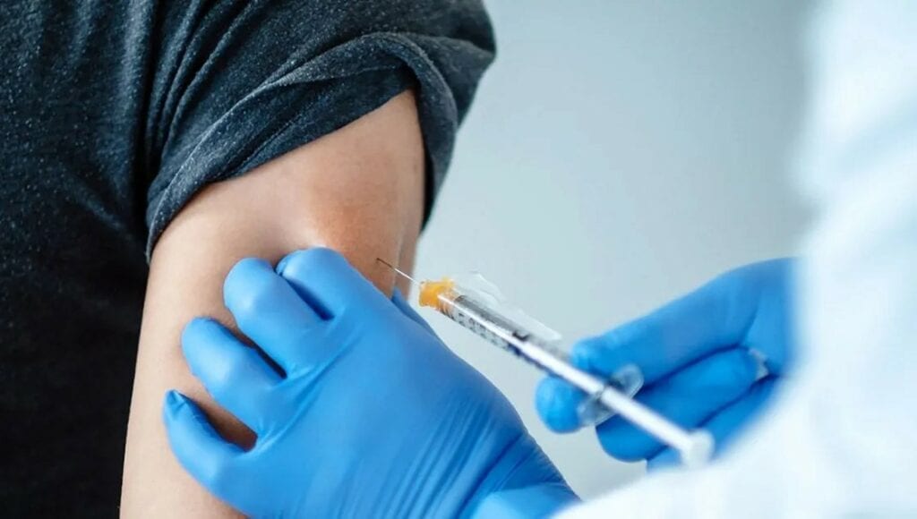 Especialistas aseguran que los efectos de la vacuna contra covid-19, serán más claros dentro de seis meses.