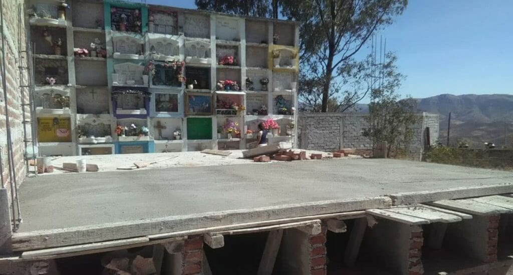 La dirección de Servicios Públicos Municipales en Guanajuato ya prevé para el 2021 la construcción de 400 gavetas más para decesos por covid-19