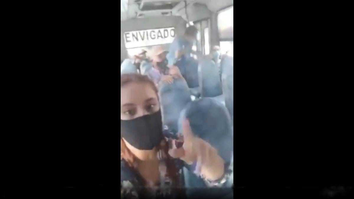 Mujer evita asalto de camión gracias a que realizaba una transmisión en vivo por redes sociales (video)