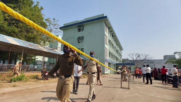 Diez bebés murieron en una unidad de maternidad en el estado indio de Maharashtra cuando un incendio arrasó un hospital a tempranas horas del sábado, informaron fuentes médicas.