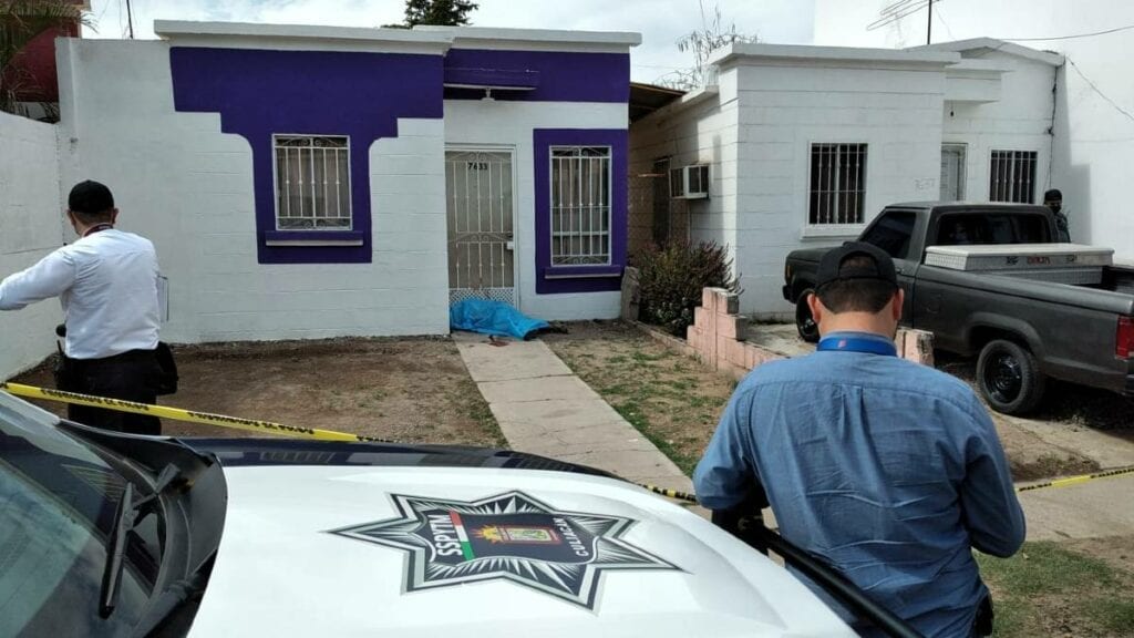 A navajazos fue asesinado un joven; el cuerpo quedó a la entrada de una casa