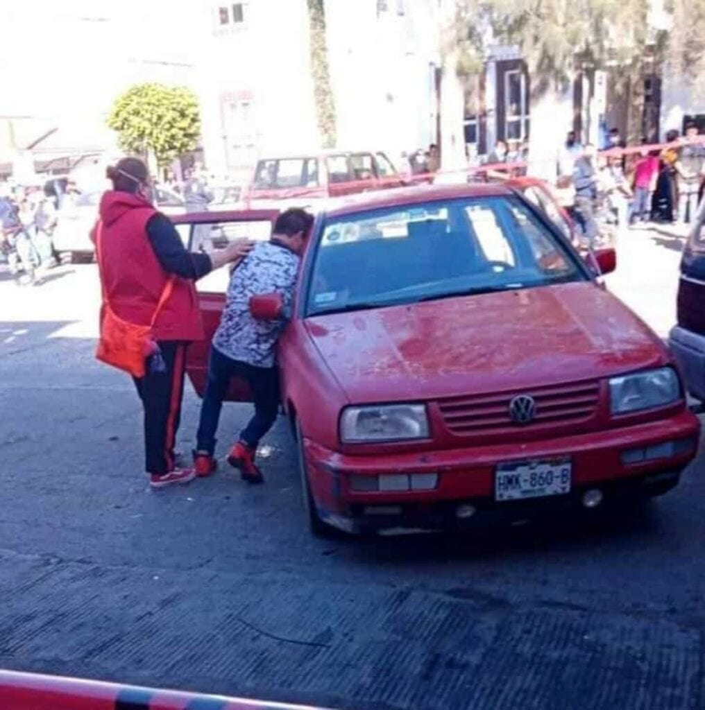 La tarde de este viernes sujetos armados abrieron fuego contra una pareja, cerca del tianguis instalado de la zona Centro del municipio Tula de Allende, Hidalgo.