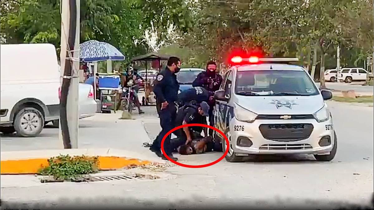 Videos 4 policías someten y matan a una mujer mientras la arrestaban
