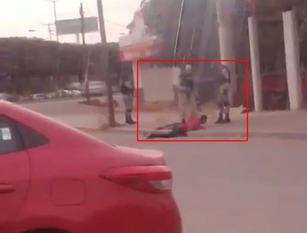 Una persona logró grabar a elementos de la Guardia Nacional (GN) pisando a una persona para detenerla, esto en el estado de Sinaloa.