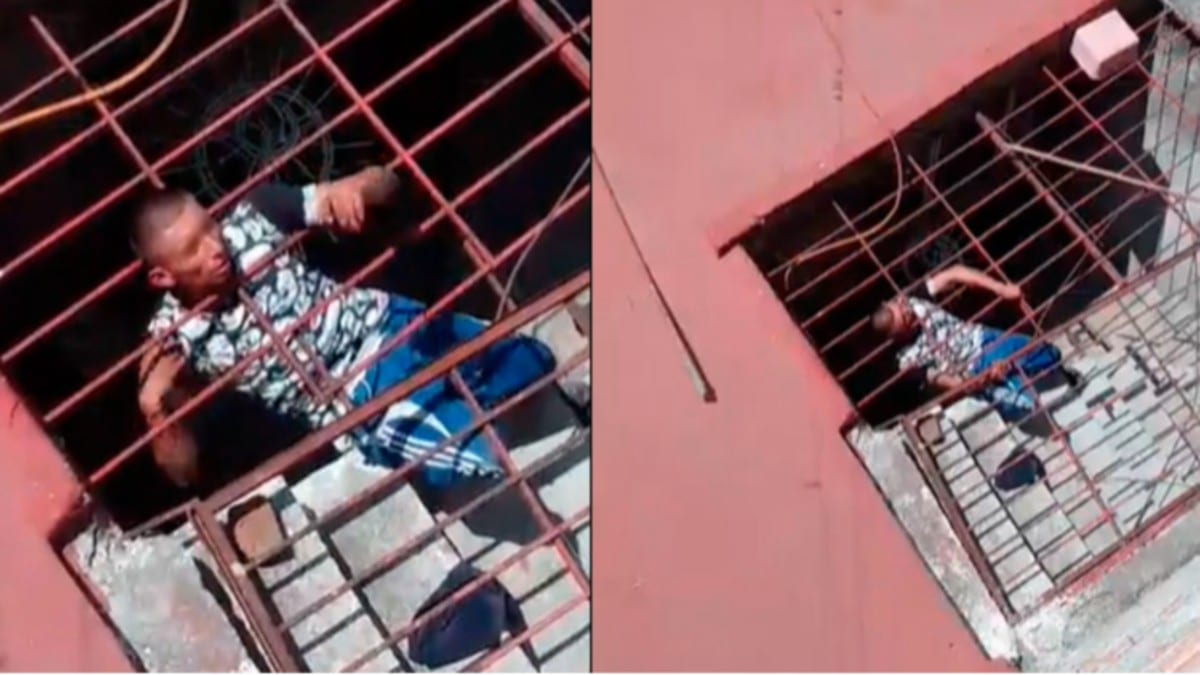 Un ladrón quedó atrapado entre las rejas de una casa en una colonia de Morelia, Michoacán, luego de que supuestamente intentara robar allí, por lo que se vio obligado a esperar que llegara la policía a rescatarlo, informaron medios locales