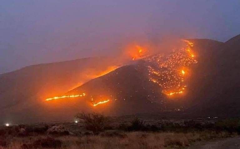 La Fiscalía del estado de Coahuila informó que se han identificado a más de una persona que habrían sido las responsables directas del incendio que azota la Sierra de Arteaga, en Coahuila,