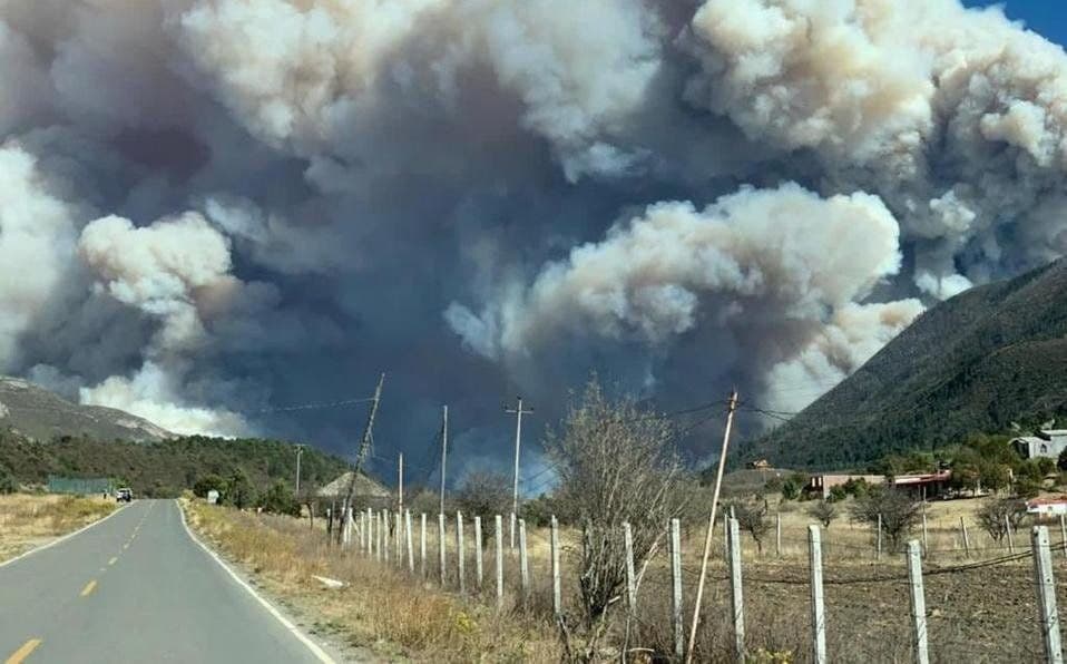 La Fiscalía del estado de Coahuila informó que se han identificado a más de una persona que habrían sido las responsables directas del incendio que azota la Sierra de Arteaga, en Coahuila,