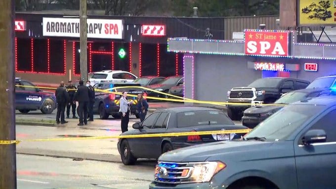 Un hombre de 21 años fue capturado en el suroeste de Georgia, horas después de que ocho personas murieron en tiroteos en tres salones de spa en el área de Atlanta.