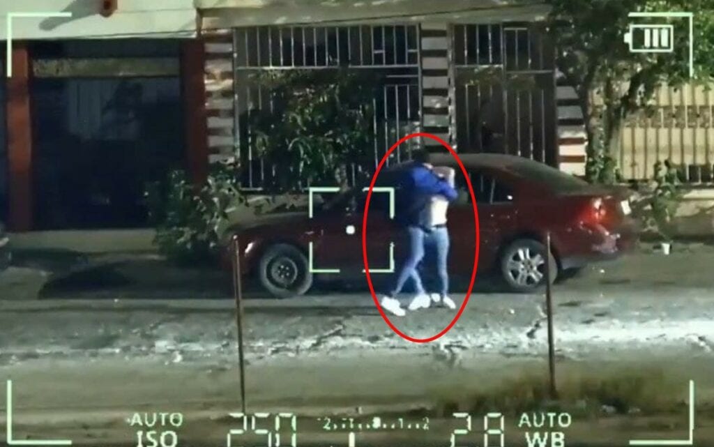 Por medio de las cámaras del C5i los operadores detectaron que un hombre discutía y agredía a una mujer, en una de las calles de la colonia Revolución en Hermosillo, Sonora.