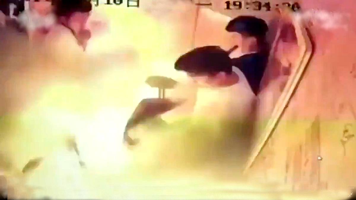 Video bicicleta eléctrica se incendia en elevador, provoca quemaduras graves en bebé y 4 adultos
