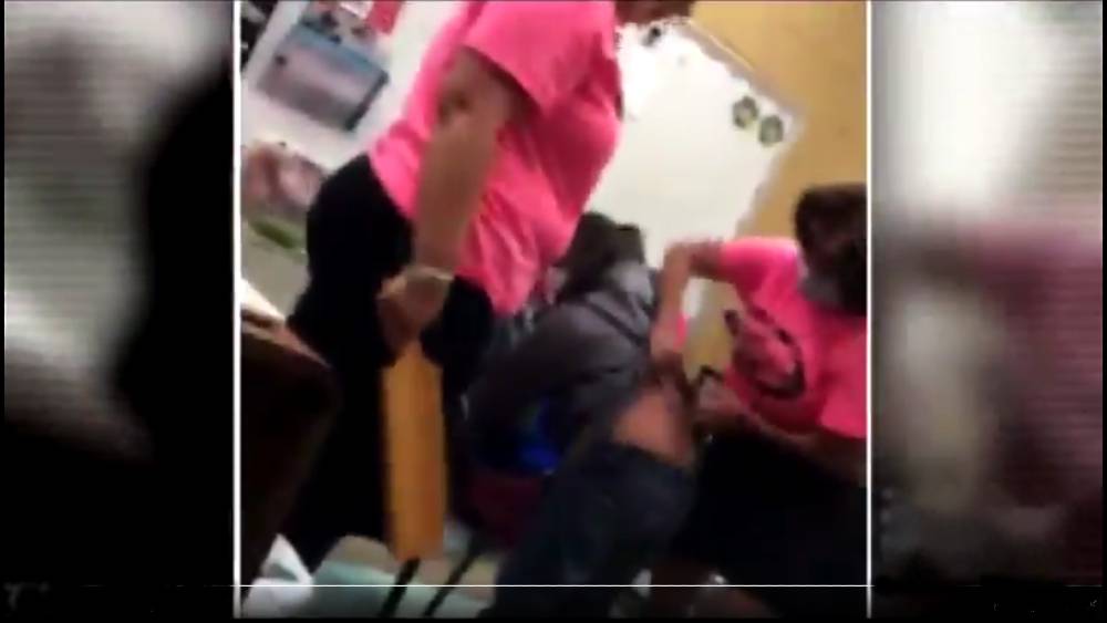 Video: directora golpea a una estudiante de 6 años con una tabla_01
