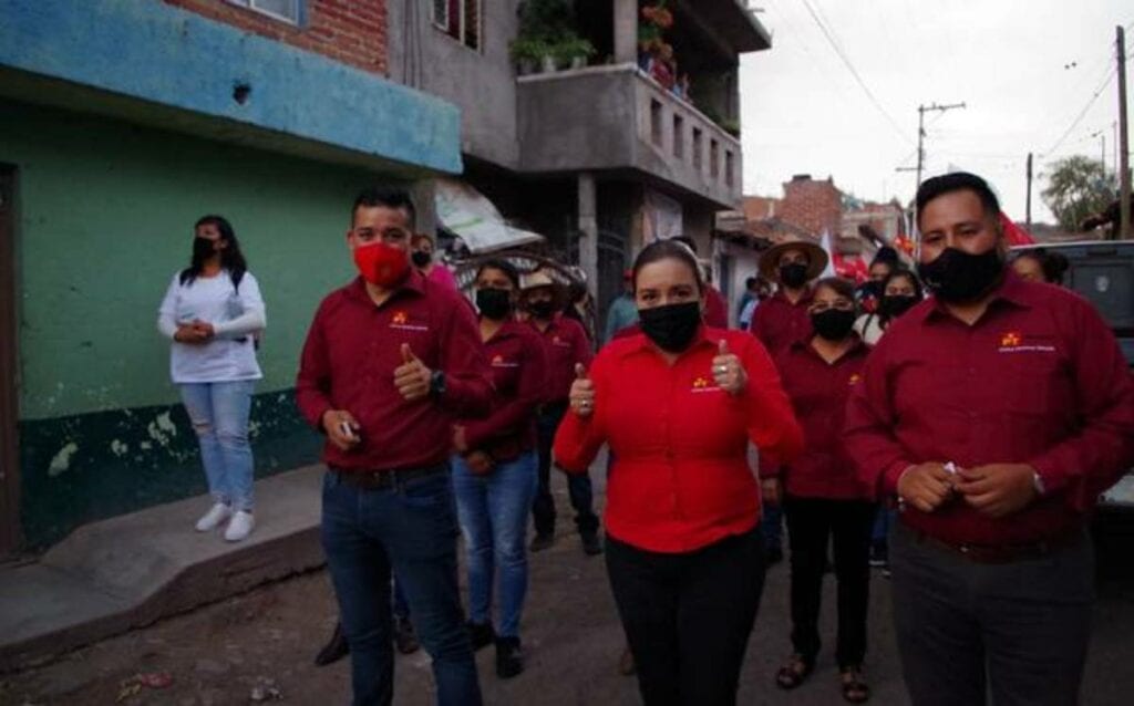 Rosa Elia Milán Pintor, candidata de la alianza PT-Morena a la presidencia municipal de Cuitzeo, Michoacán, fue atacada a balazos anoche cuando realizaba actividades proselitistas.