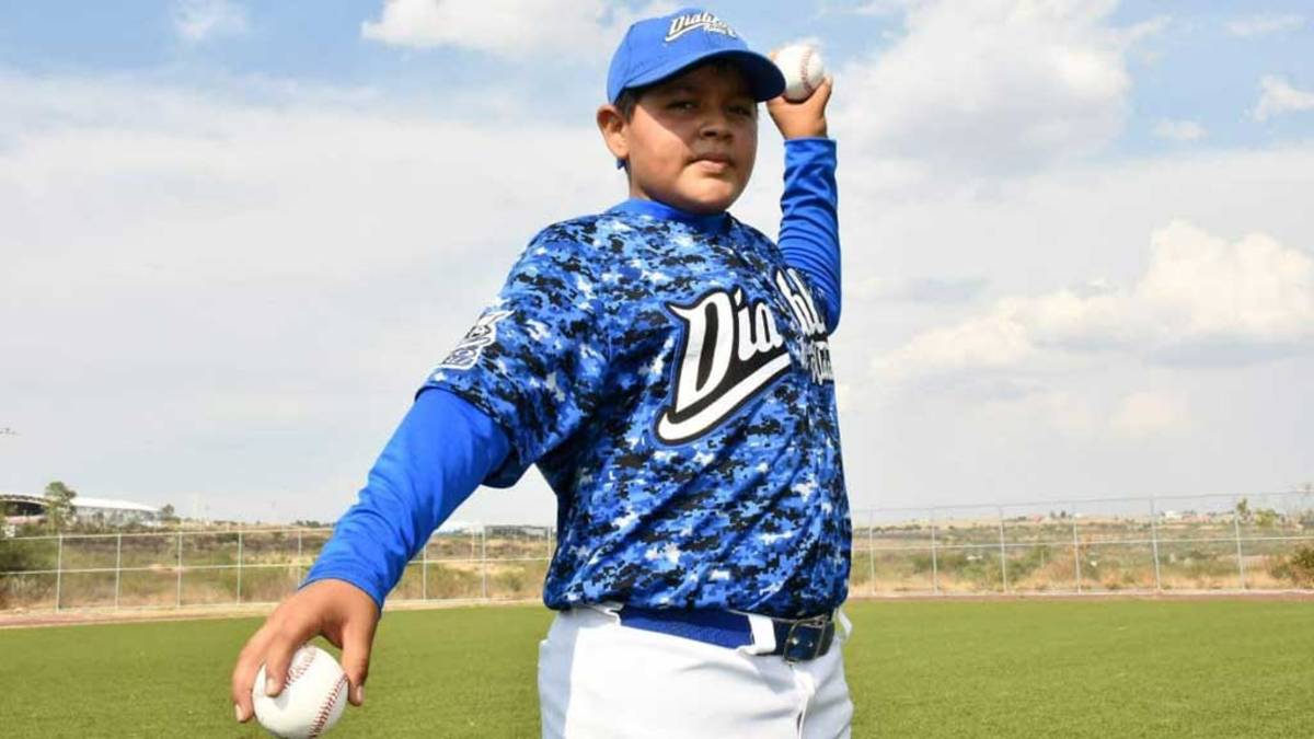 Oliver Alejandro Ruiz Rocha, beisbolista talentoso de Irapuato, Guanajuato, fue seleccionado por la Asociación Guanajuatense de Beisbol AC, para representar al estado a nivel nacional.