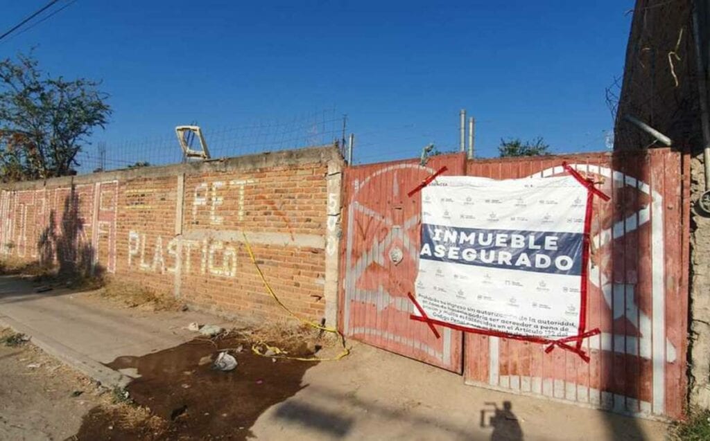 Unas 70 bolsas con restos humanos, entre los cuales se han contabilizado al menos 11 víctimas, fueron halladas en una vivienda del municipio de Tonalá, Jalisco, informó este martes la fiscalía local.