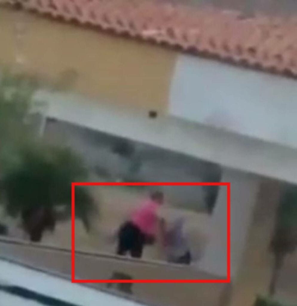 A través de redes sociales viralizó un video donde se ve a una madre maltratando a su supuesto hijo, el cual, según se reporta, es invidente, en el municipio de Tonalá, Jalisco.