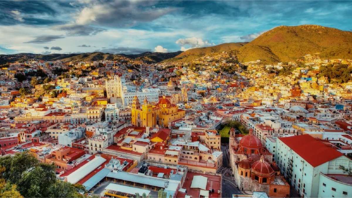 La Federación Mexicana de Asociaciones Turísticas, en Guanajuato (Fematur), reportó durante el primer semestre del 2021 ventas al 75 por ciento en agencias de viajes, hasta 30 por ciento de ocupación en el sector hotelero y también en su apartado de músicos