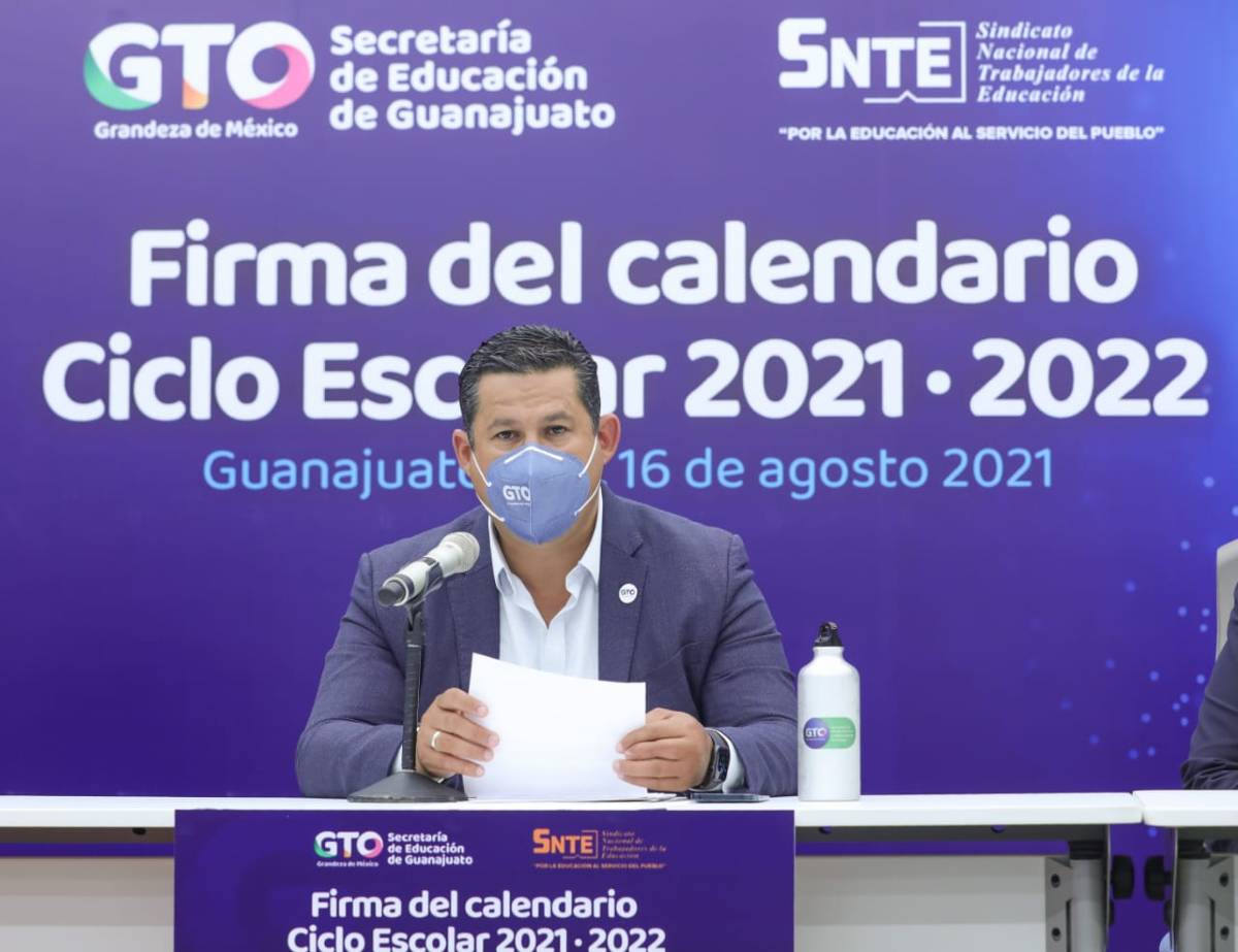 Se firmó el Calendario Escolar para el Ciclo 2021-2022, donde se establecen las fechas oficiales, con 195 días laborales y aplicables en Guanajuato para la educación preescolar, primaria, secundaria, normal y demás para la formación de maestros de educación básica.