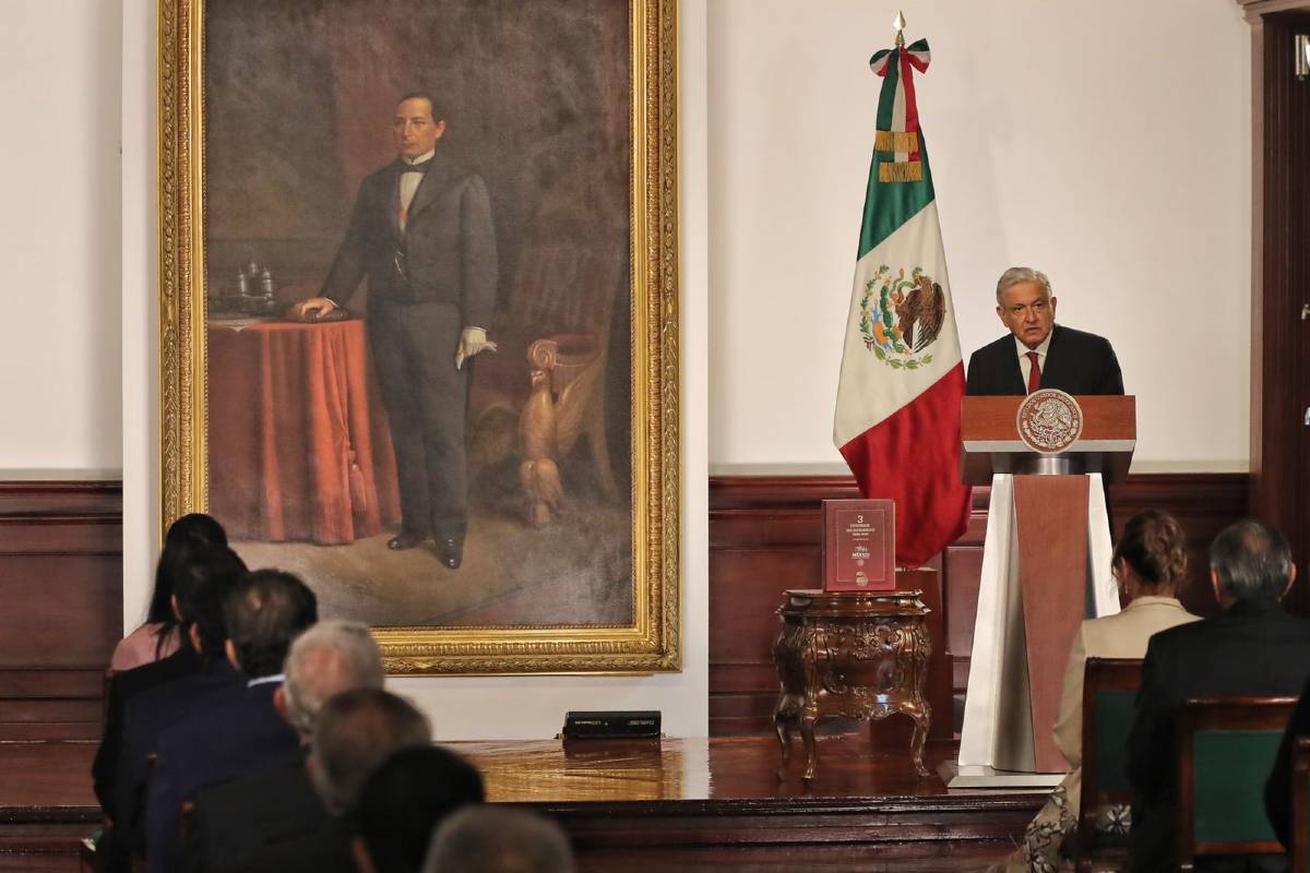 Andrés Manuel López Obrador confío, en su Tercer Informe, en que el próximo año cuando se realice la consulta sobre revocación de mandato, el pueblo opte porque continúe su mandato hasta 2024.