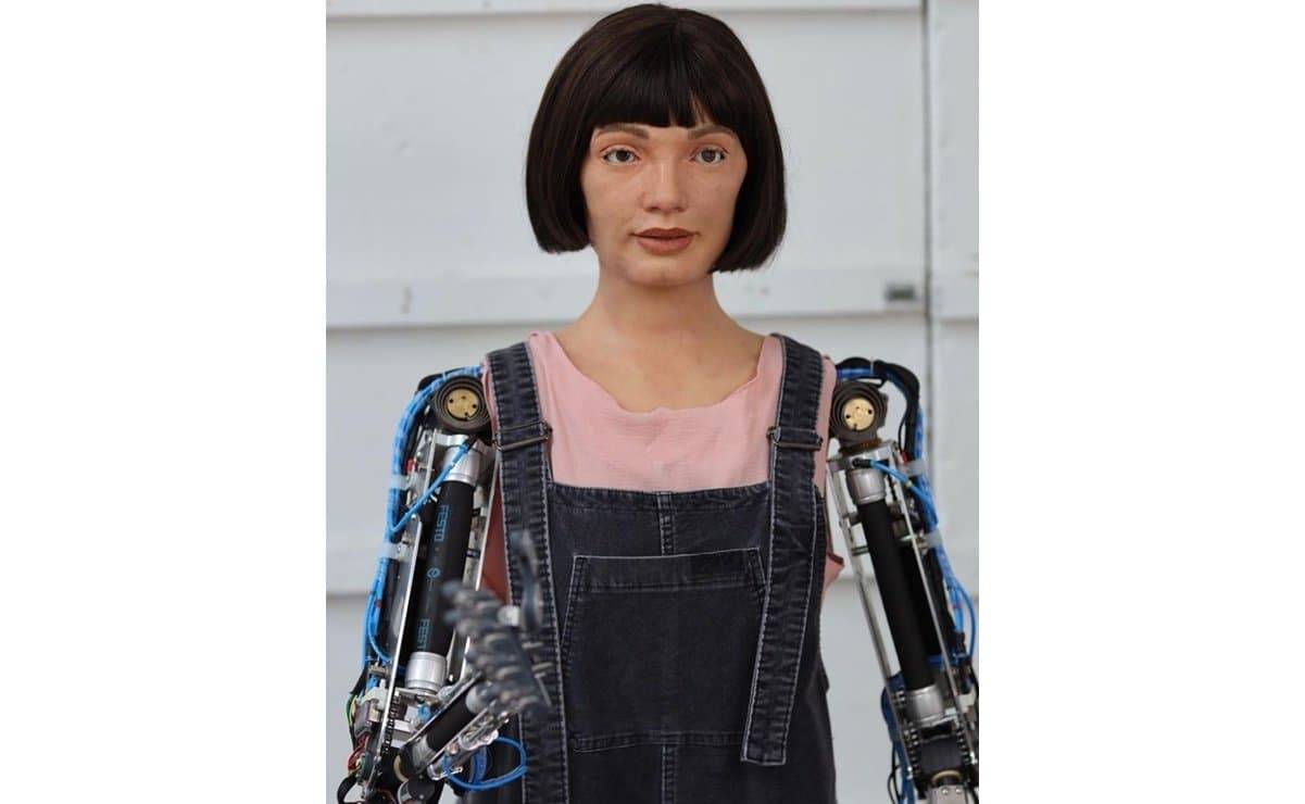 La artista robot Ai-Da permaneció en custodia de autoridades egipcias durante 10 días, tras su llegada al aeropuerto de El Cairo, Egipto.