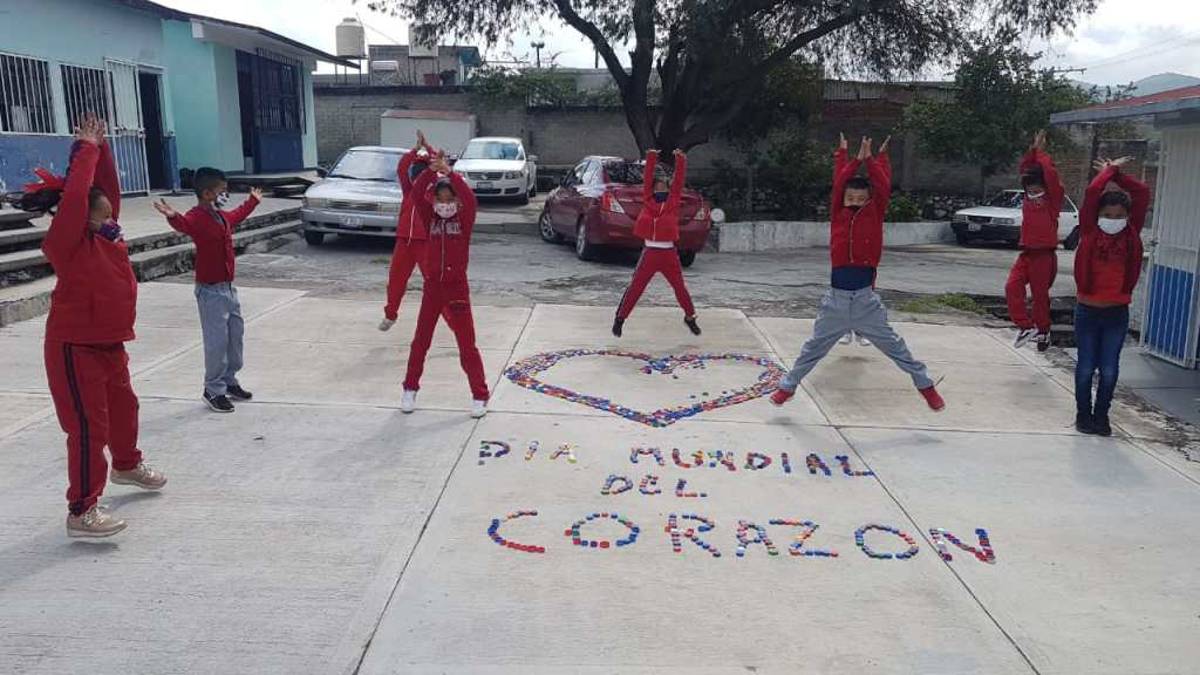 En el marco del Día Mundial del Corazón, alumnado de los 6 municipios de la Secretaría de Educación de Guanajuato (SEG), que conforman la Delegación Regional VII Centro Sur Salamanca, realizaron diversas activaciones físicas
