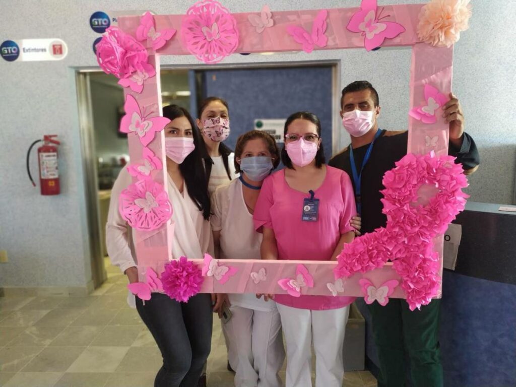 El Hospital General de Silao suma este año 2 mil 439 tomadas e interpretada de mastografía para una detección oportuna, toda vez que la detección precoz es la única que puede mejorar el pronóstico y la supervivencia del cáncer de mama