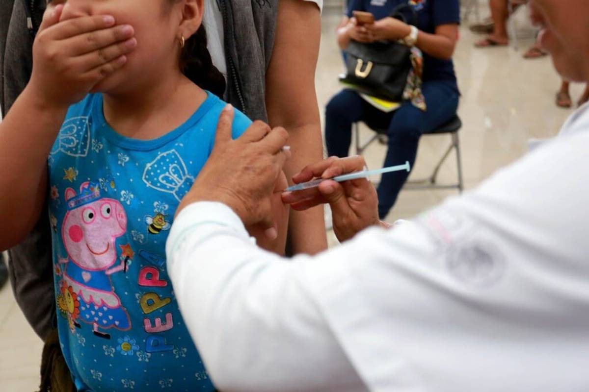 Un juzgado federal ordenó al Gobierno mexicano vacunar a todos los menores de 12 a 17 años contra Covid-19, sin importar su condición de salud.