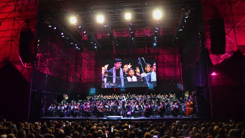 la Orquesta Sinfónica Juvenil y Coros del Programa Vientos Musicales de Guanajuato, bajo la dirección de Francisco Balboa, ha preparado un programa especial para el Festival Internacional Cervantino