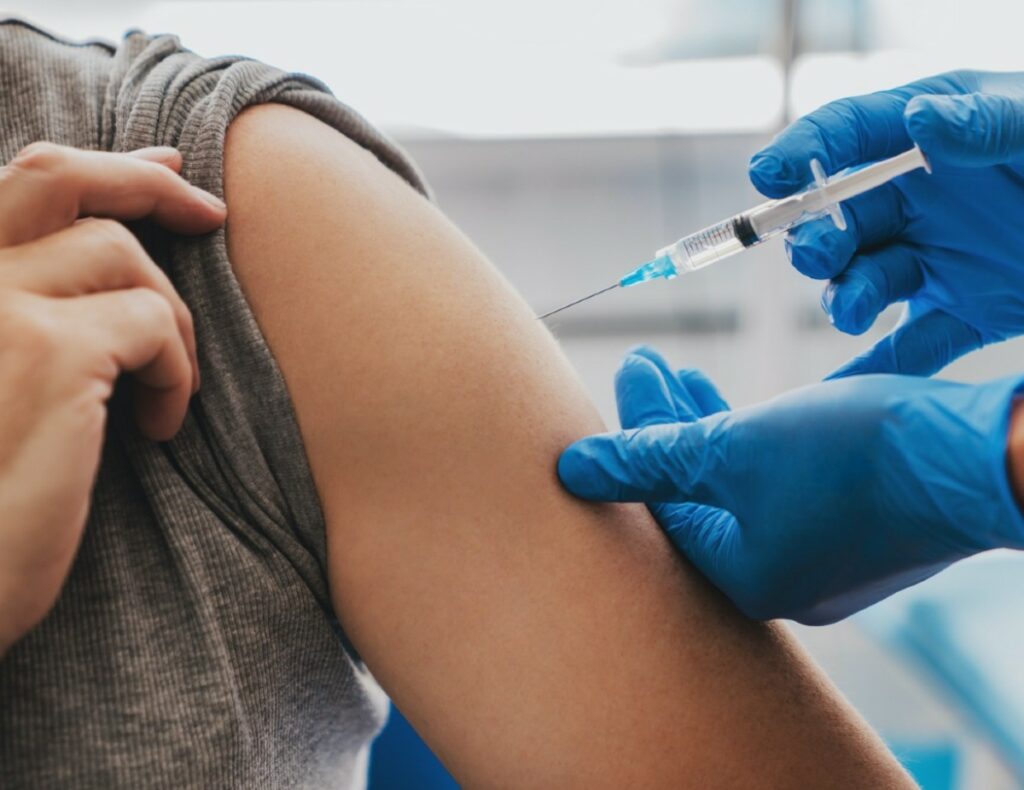 Guanajuato analiza pedir certificado de vacunación.