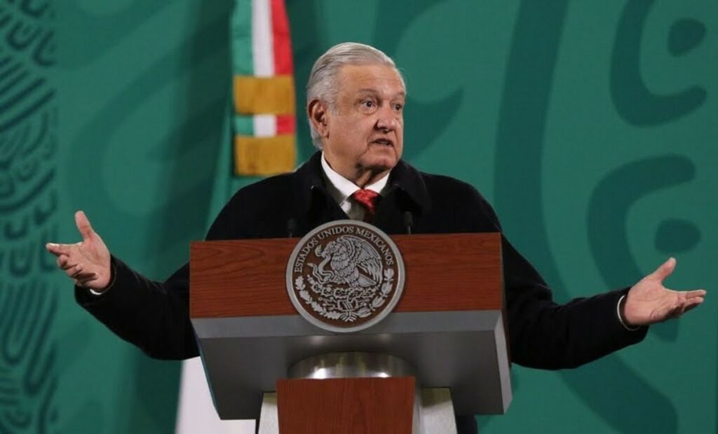 El Presidente Andrés Manuel López Obrador reprobó la boda del jefe de la Unidad de Inteligencia Financiera (UIF) Santiago Nieto y la consejera electoral Carla Humphrey
