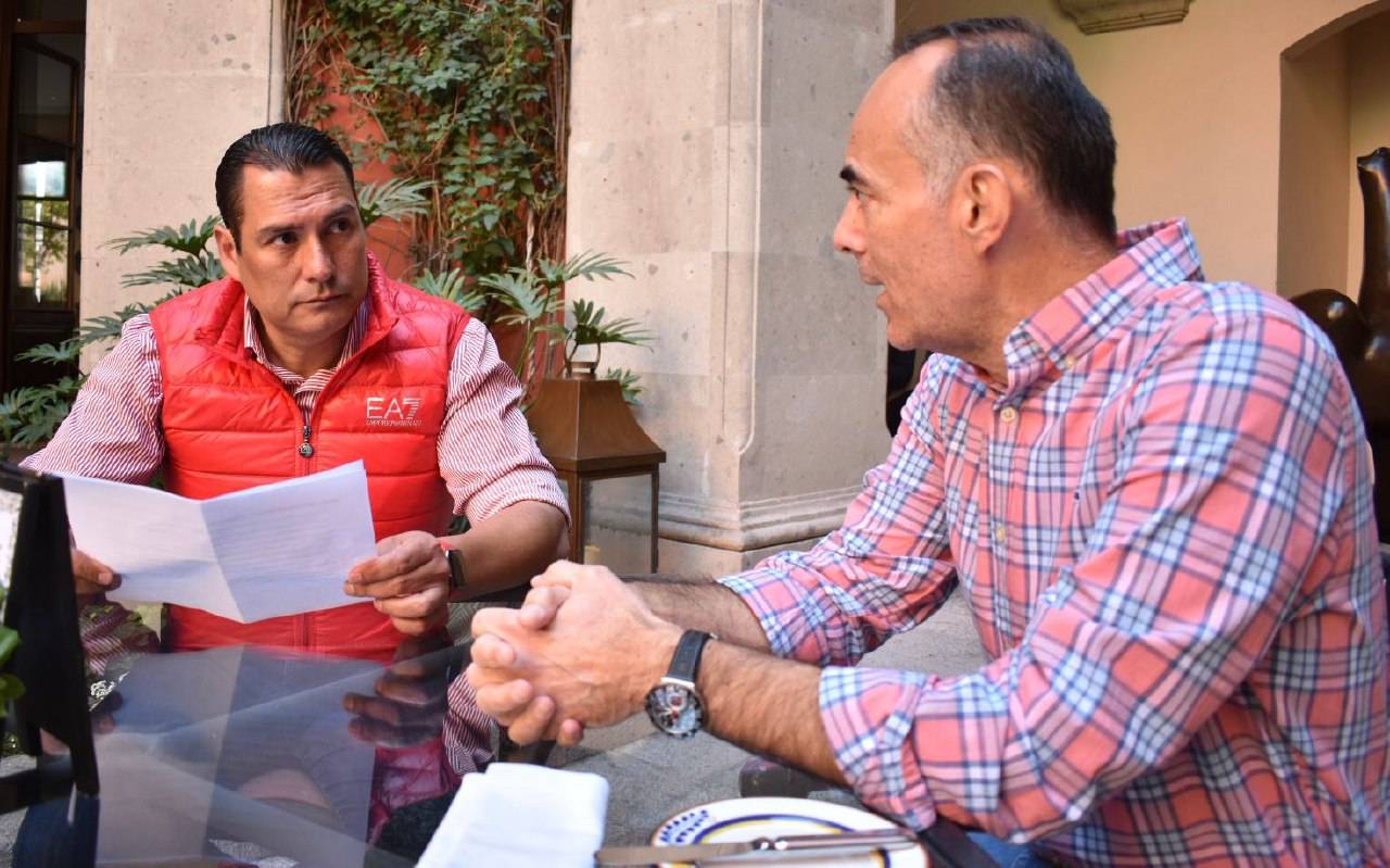 Director General de la Comisión Estatal del Agua de Guanajuato Paco García León y el Presidente Municipal Mauricio Trejo Pureco acordaron seguir trabajando en más y mejores acciones hidráulicas para beneficio de las familias