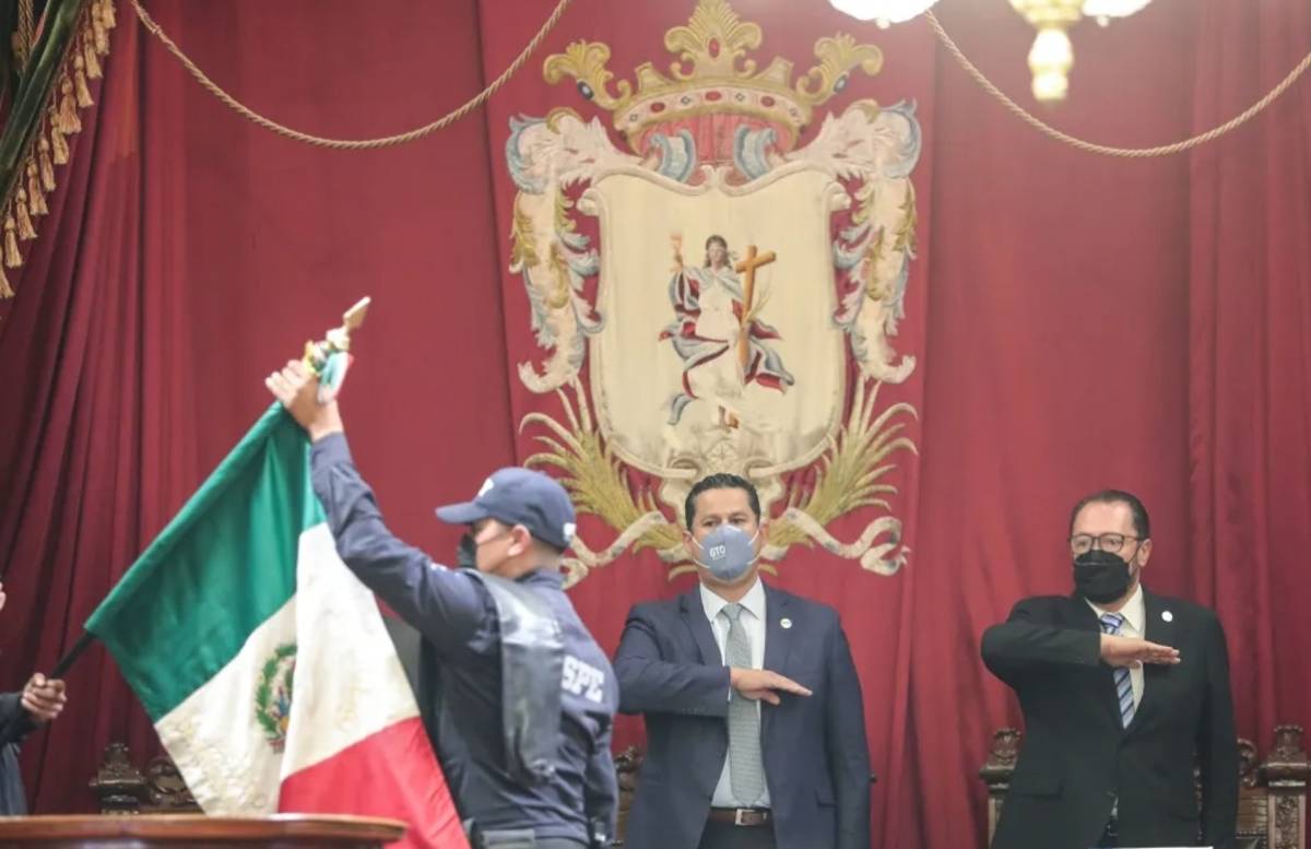 La conmemoración de los acontecimientos que nos dieron patria y libertad, nutre nuestro amor por México y fortalece los lazos de la unidad nacional, así lo dijo el Gobernador, Diego Sinhue Rodríguez Vallejo