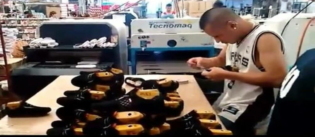 El presidente ejecutivo de la Cámara de la Industria del Calzado del Estado de Guanajuato (CICEG), Alejandro Gómez Tamez, declaró que en los primeros diez meses del año se incrementó la exportación de calzado guanajuatense en un 57%.