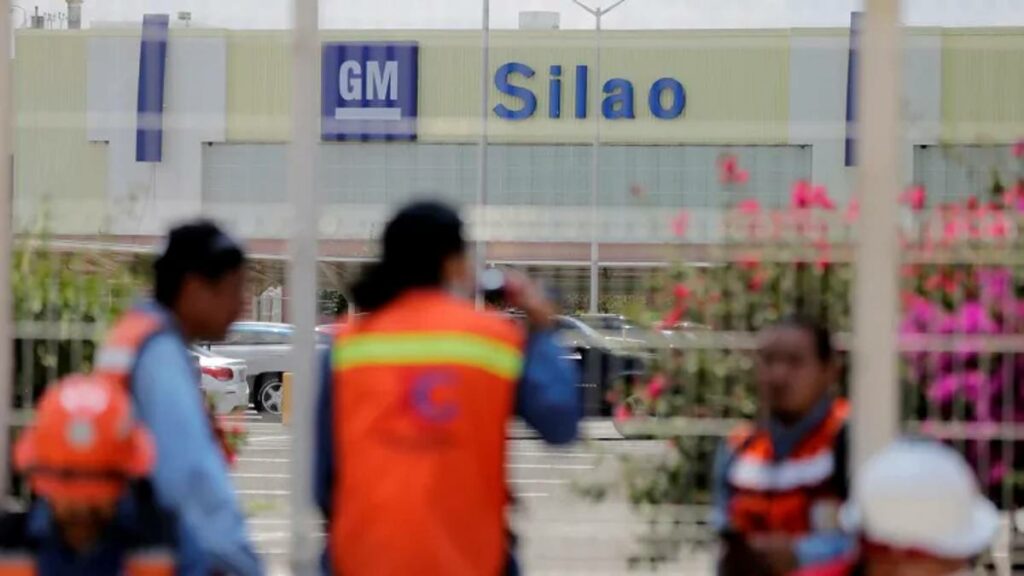 En General Motors Silao, Guanajuato se presentaron tres sindicatos para demandar la titularidad de contratos colectivos.