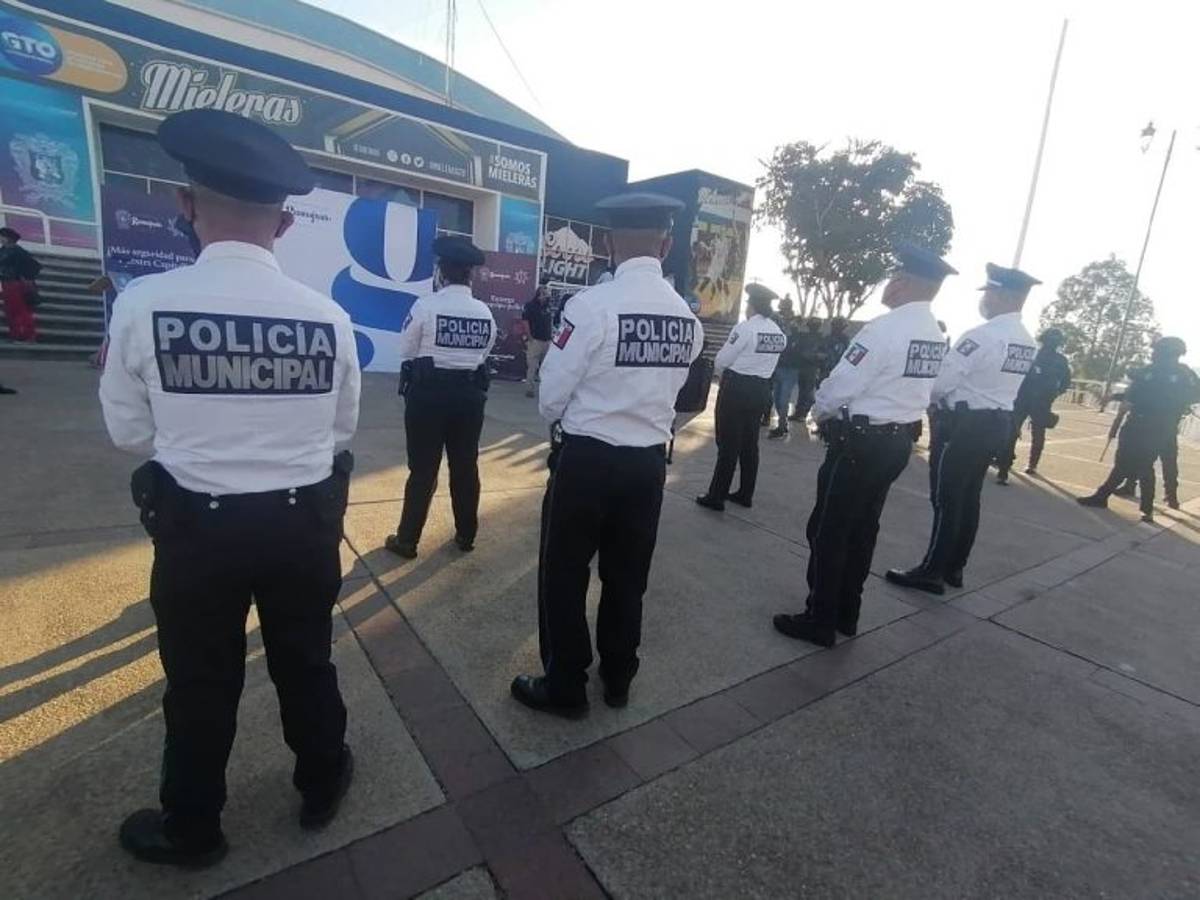 Con el objetivo de reforzar la corporación de seguridad capitalina la Secretaria de Seguridad Ciudadana capitalina hizo pública este jueves la convocatoria para reclutar a 50 nuevos policías.