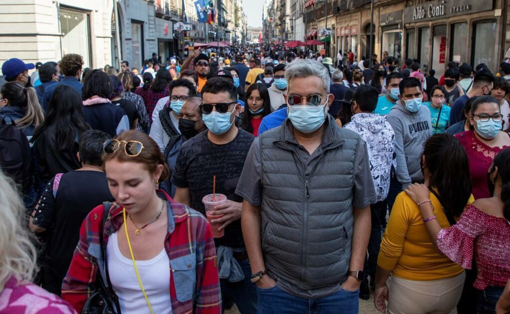 La Secretaría de Salud federal informó este sábado que México suma 4 millones 113 mil 789 casos positivos confirmados acumulados y 300 mil 303 defunciones totales por COVID-19.