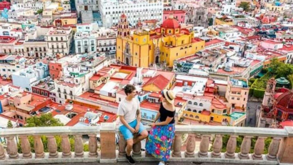Se acerca el Día del Amor y la Amistad y puedes sorprender a tu pareja con algo diferente como una escapada a Guanajuato o alguna de las 10 ciudades consideradas más románticas de México.