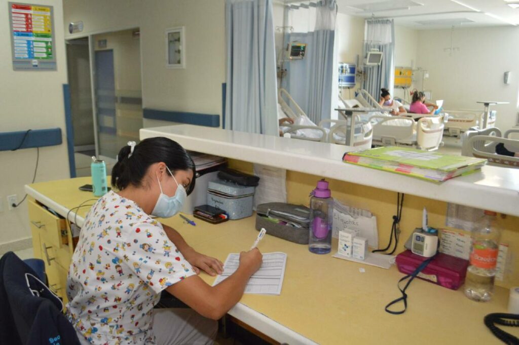 El secretario de salud, Daniel Díaz Martínez detalló que desde que comenzó la contingencia sanitaria se han atendido en El Hospital de Especialidades Pediátrico de León a 404 pacientes todos menores de edad