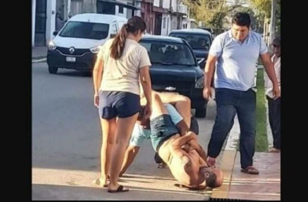 Un taxista del sindicato Roberto Borge Angulo de Bacalar en Quintana Roo agredió físicamente a un turista