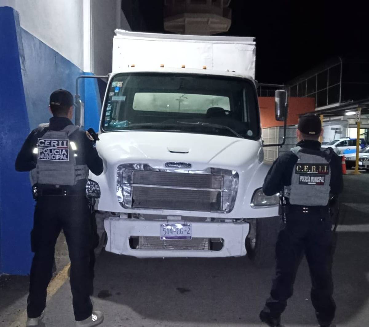 olicías Municipales de Irapuato recuperaron un camión con reporte de robo, aseguraron más de 9 mil litros de hidrocarburo