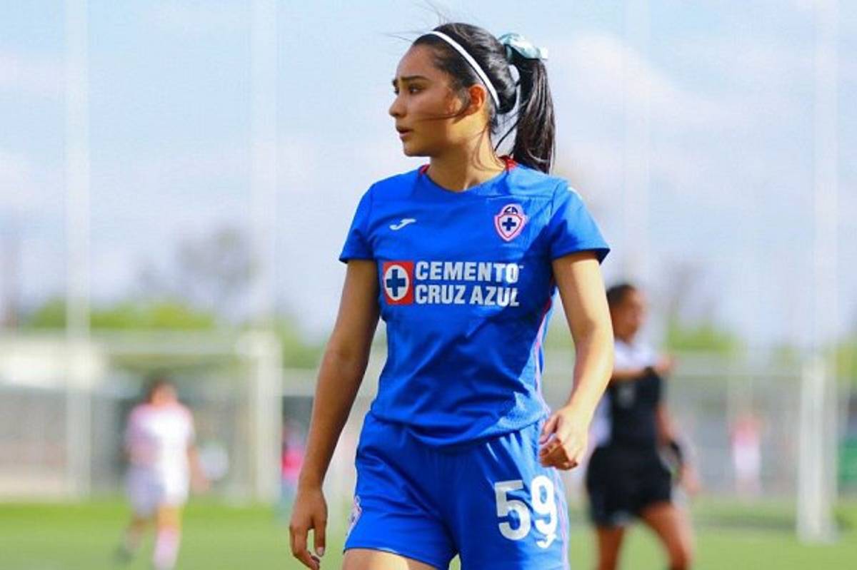 Adriana Ortiz, jugadora de Cruz Azul Femenil Sub-17, recibió un balozano en el partido ante Juárez y el golpe del balón le provocó un traumatismo craneoencefálico.