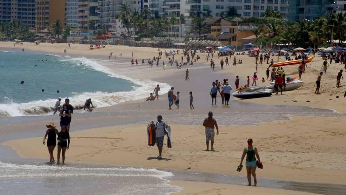2.7 millones de turistas nacionales que el secretario de Turismo, Miguel Torruco Marqués, estima que se desplacen por el país.