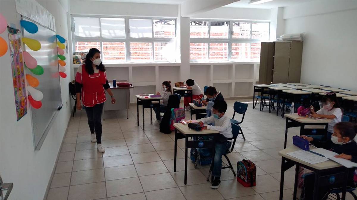 La SEG informó Los estudiantes de primaria y secundaria de Guanajuato, de escuelas públicas y privadas, presentaron un ligero rezago educativo en español y matemáticas producto de la pandemia