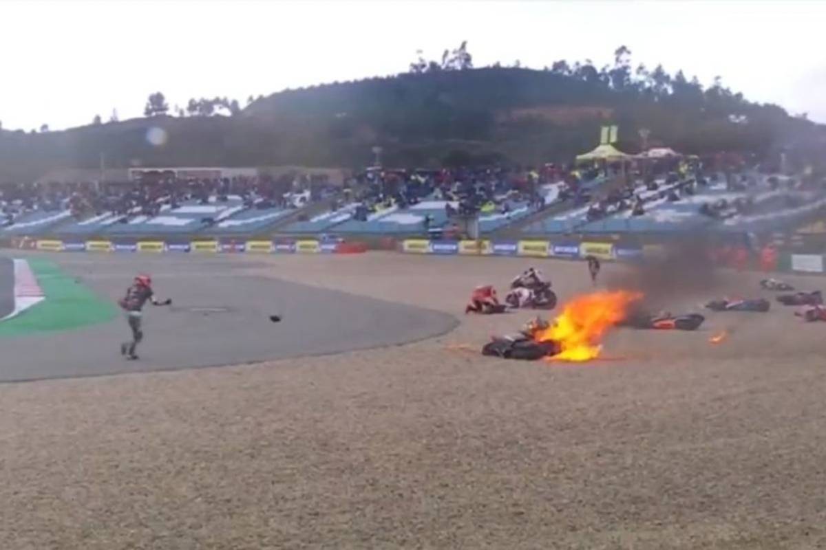 Aunque las imágenes muestran una motocicleta incendiarse no hubo pérdidas humanas ni heridos de gravedad en el Gran Premio de Portugal.