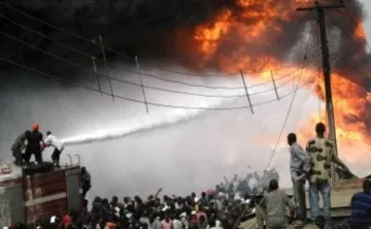 Al menos 100 personas han muerto este sábado en un incendio en una refinería ilegal de petróleo del estado de Imo, en el sureste de Nigeria,