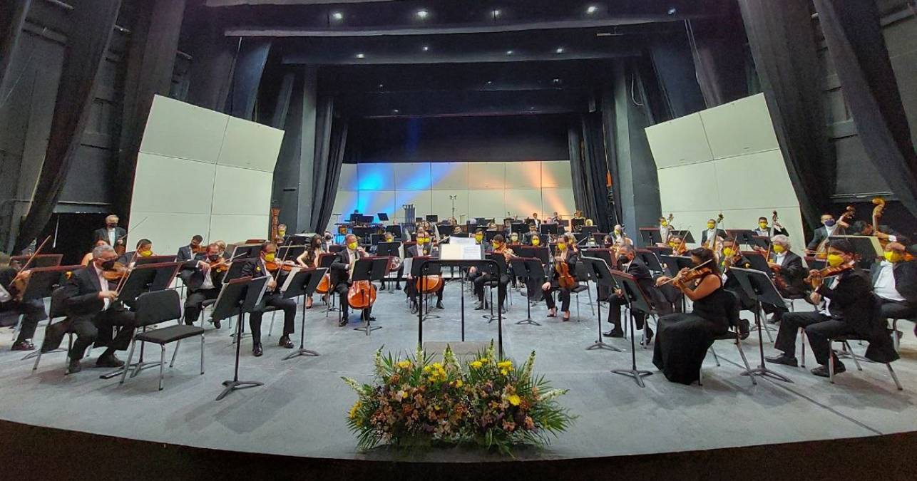 La Orquesta Sinfónica de la Universidad de Guanajuato (OSUG) condenó el asesinato del estudiante Ángel Yael y le rindió un homenaje, durante el primero de tres conciertos para conmemorar los 70 años de la orquesta.