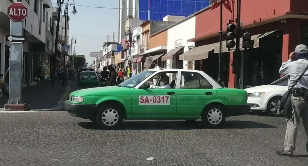 Tras la aprobación a la reforma de la Ley de Movilidad donde se libera a los prestadores del servicio ejecutivo de una concesión, los taxis en Guanajuato celebraron la decisión